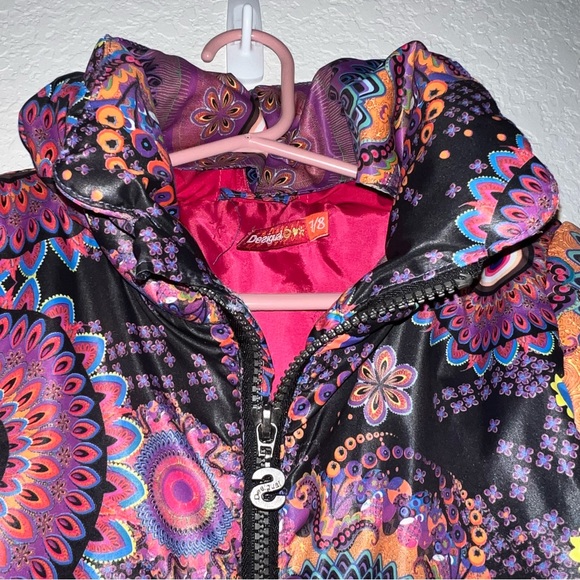 Desigual girls puffer jacket with kaleidoscope print - Picture 5 of 7